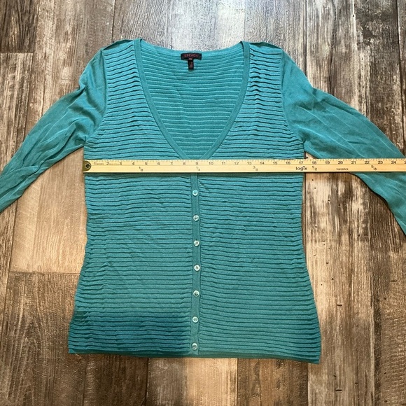 Escada Green Cardigan V-Neck Sweater Italian Size 36- In US Size Small/6 - Picture 7 of 11